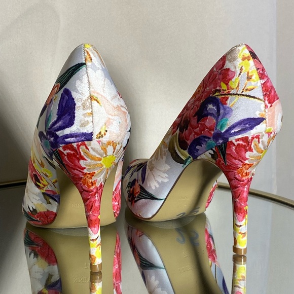 Nine West Floral Stiletto Pumps - Picture 3 of 5